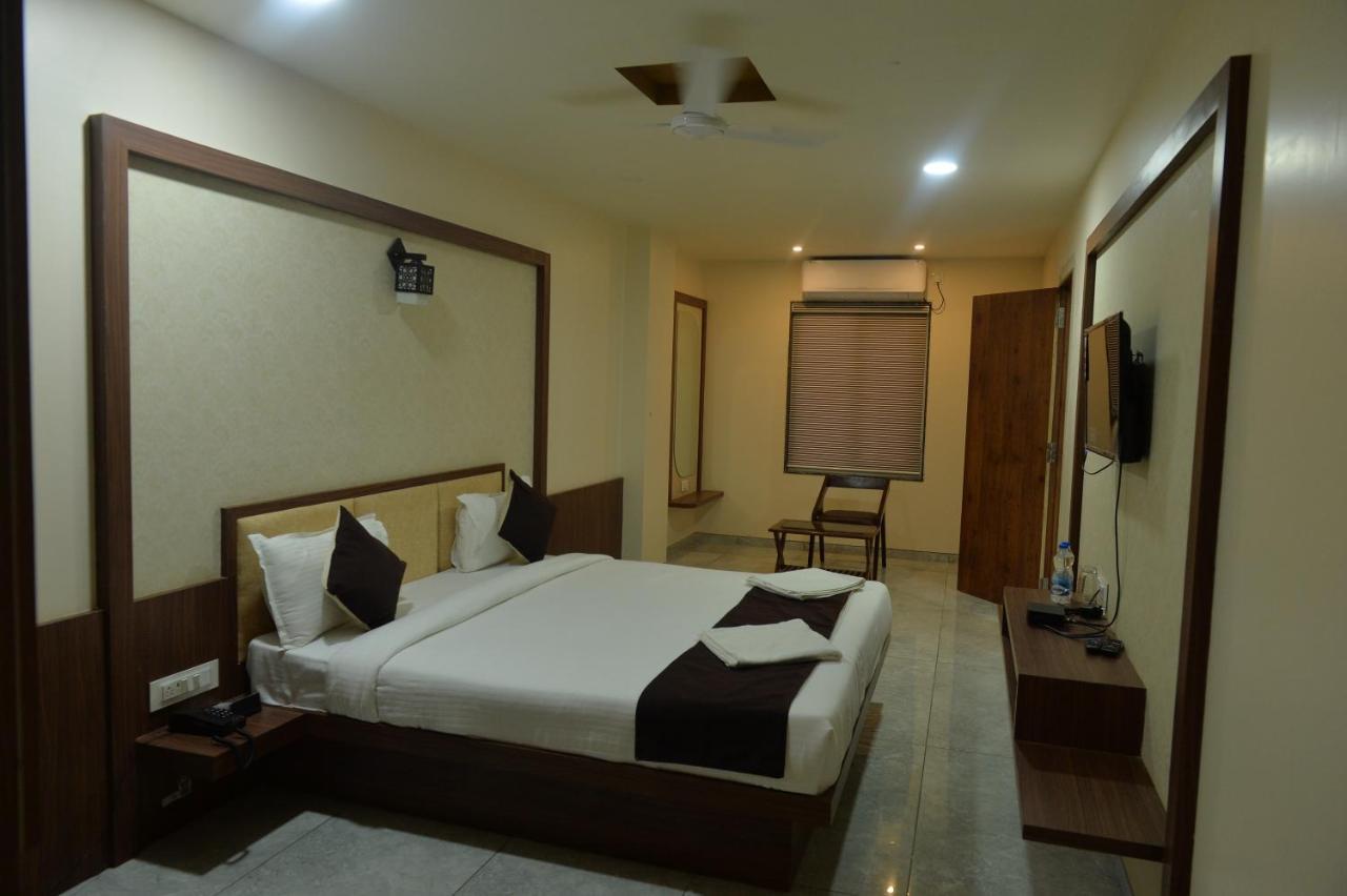 Hotel Sai Inn Rajpipla Luaran gambar