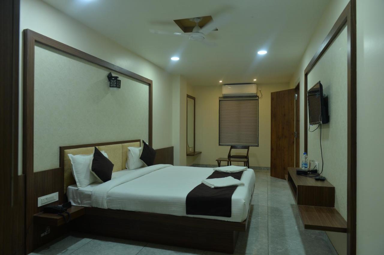 Hotel Sai Inn Rajpipla Luaran gambar