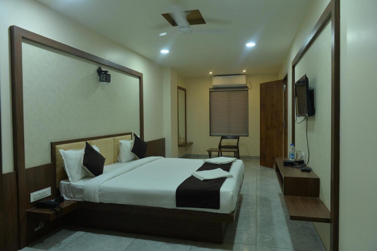 Hotel Sai Inn Rajpipla Luaran gambar