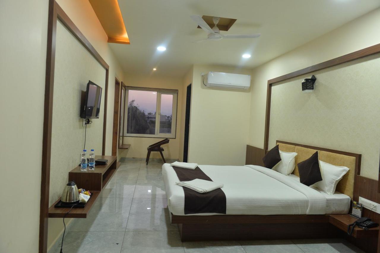 Hotel Sai Inn Rajpipla Luaran gambar